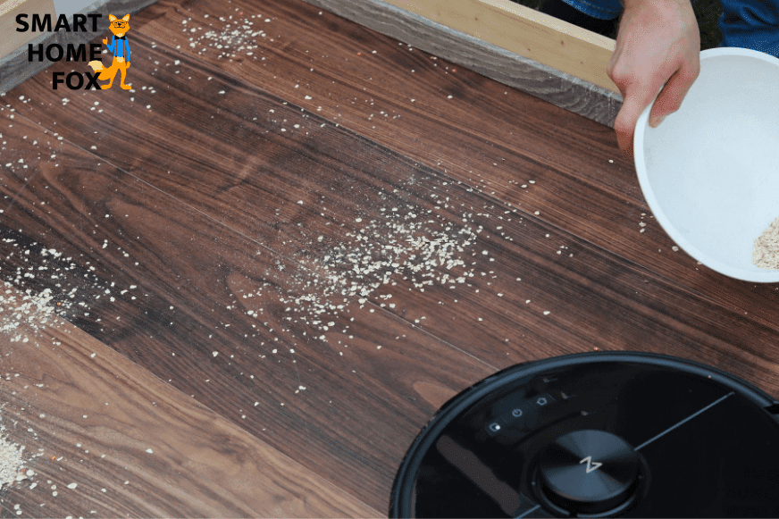 Roborock S6 MaxV во время теста на собирание овсянки на твердом полу.